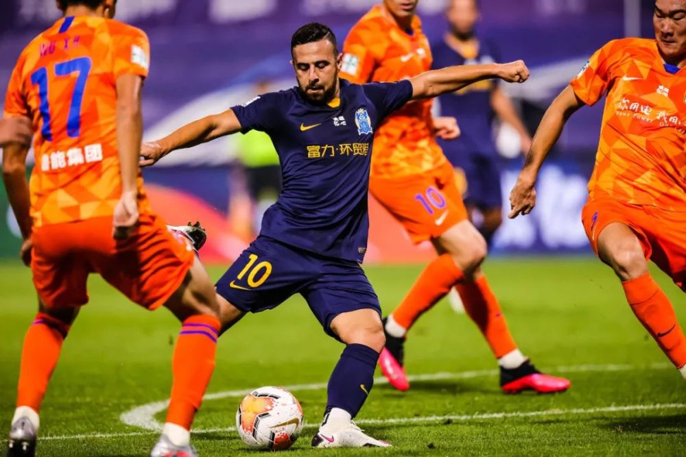 球队通过团队协作取得了胜利的关键 球队通过团队协作取得了胜利的关键