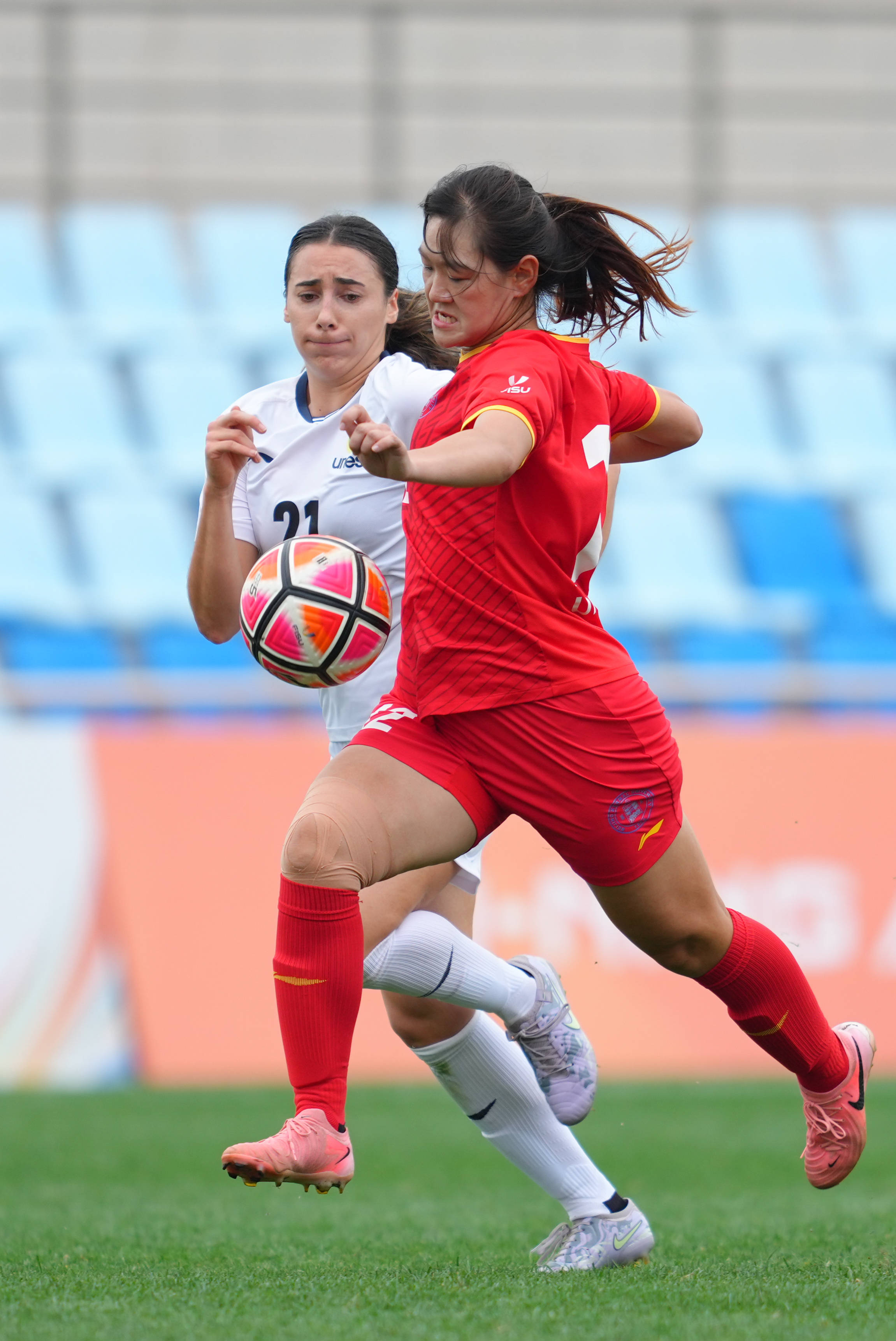 雷火电竞主播-高水平足球赛事女队人气飙升